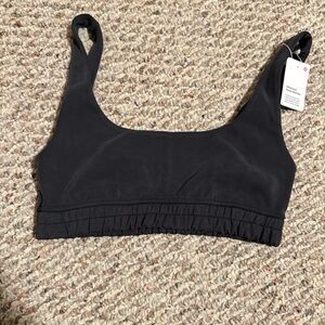 NWT lululemon Softstreme Scoop-Neck Bra Black Gray- Size 4